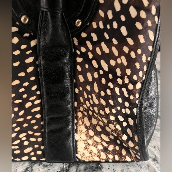 Stylish Black and Beige Tote Bag - Picture 9 of 10